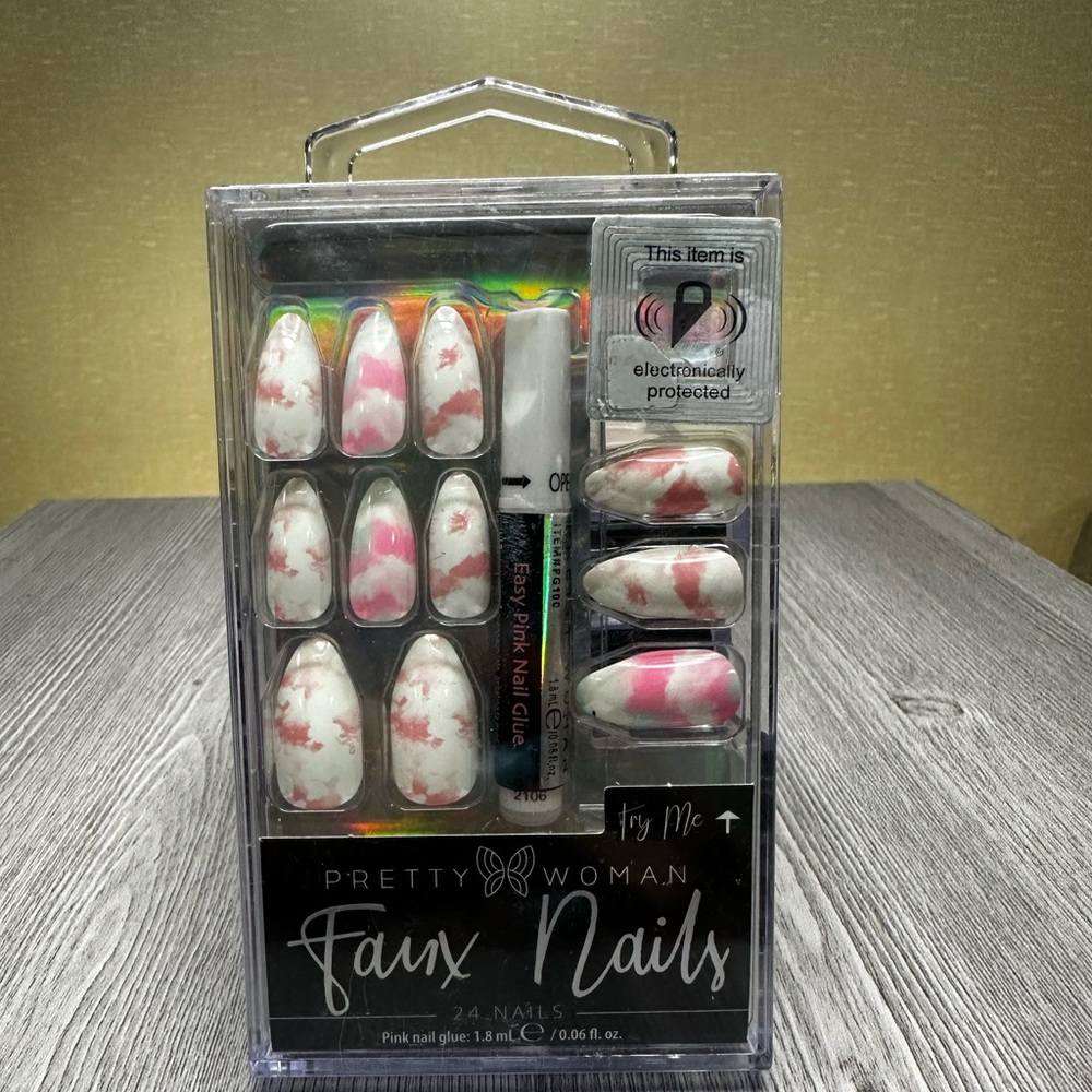 **3/$5** Pretty Woman Faux Nails 24 Count